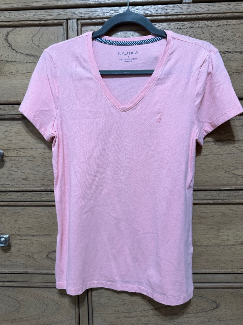 Nautica women's medium (M) pink / salmon v-neck t-shirt